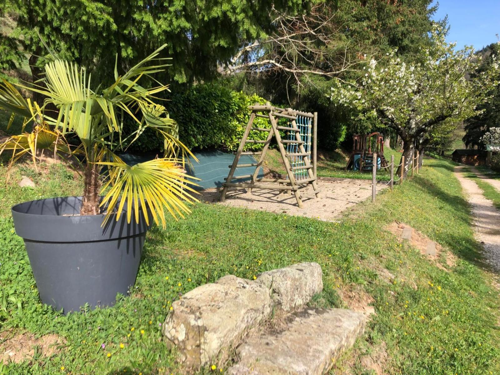 Camping Les Berges Du Doux Colombier-le-Vieux Exterior foto