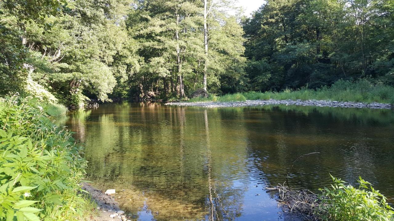 Camping Les Berges Du Doux Colombier-le-Vieux Exterior foto
